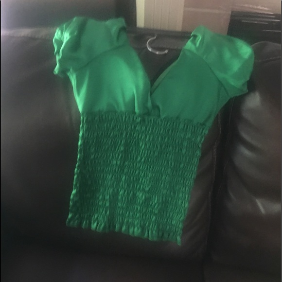 Green blouses - Picture 3 of 3